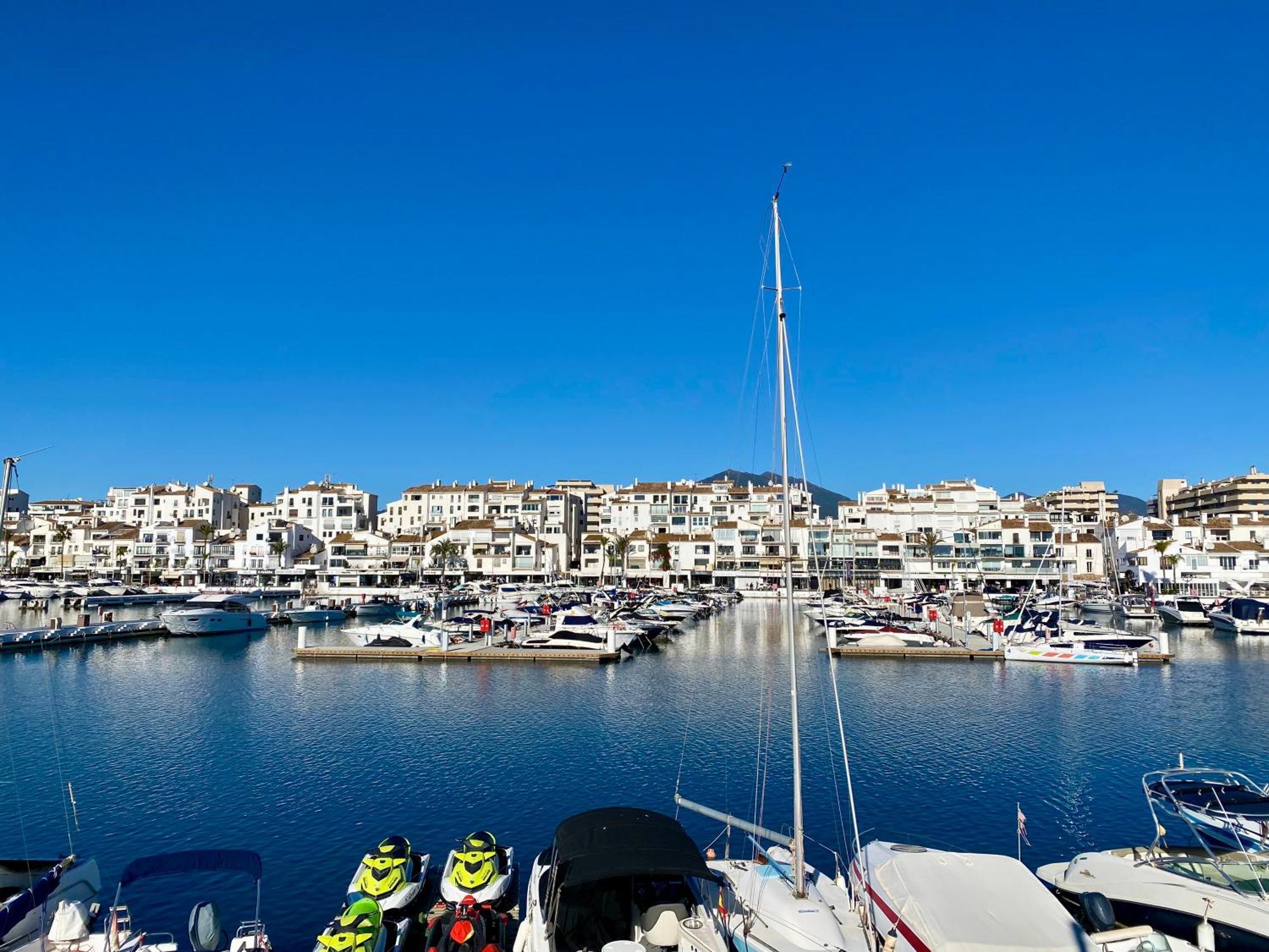 Ferienwohnung Luxury Puerto Banus Penthouse With Parking & Wi-Fi Marbella Exterior foto